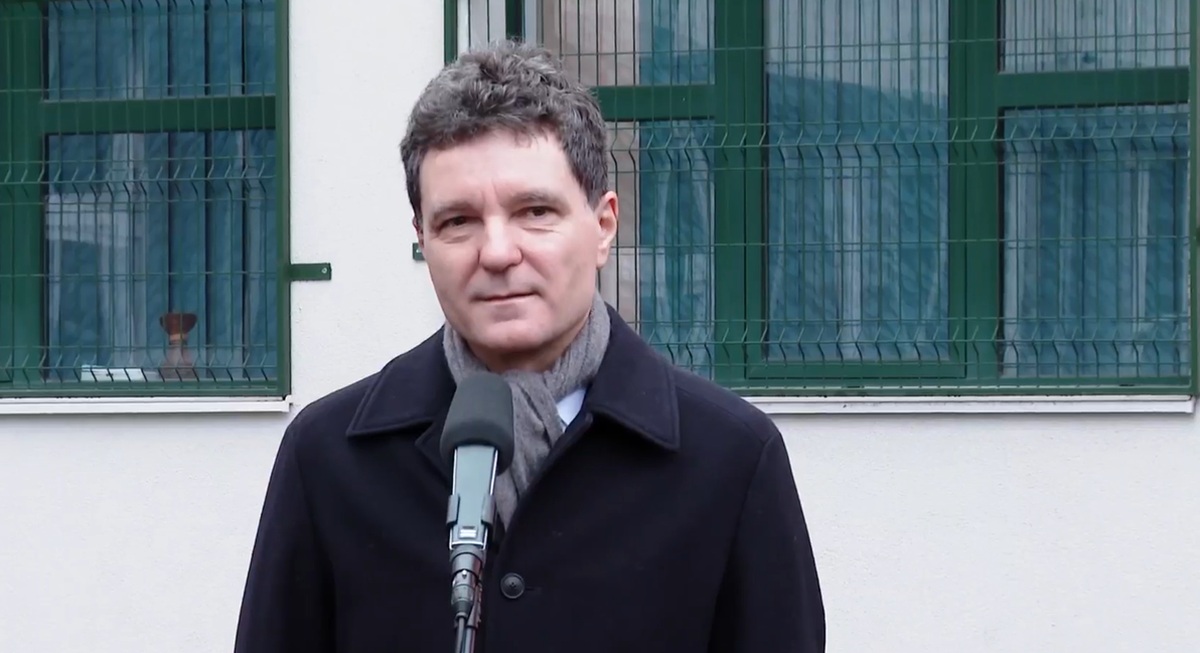 037079c322a41eb45e23966499328115-7