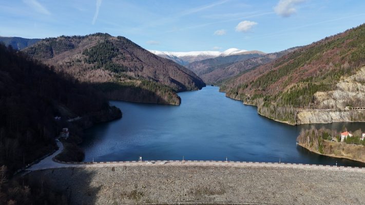 0c10936630ff7bf3e9da08f11d551cc7-1