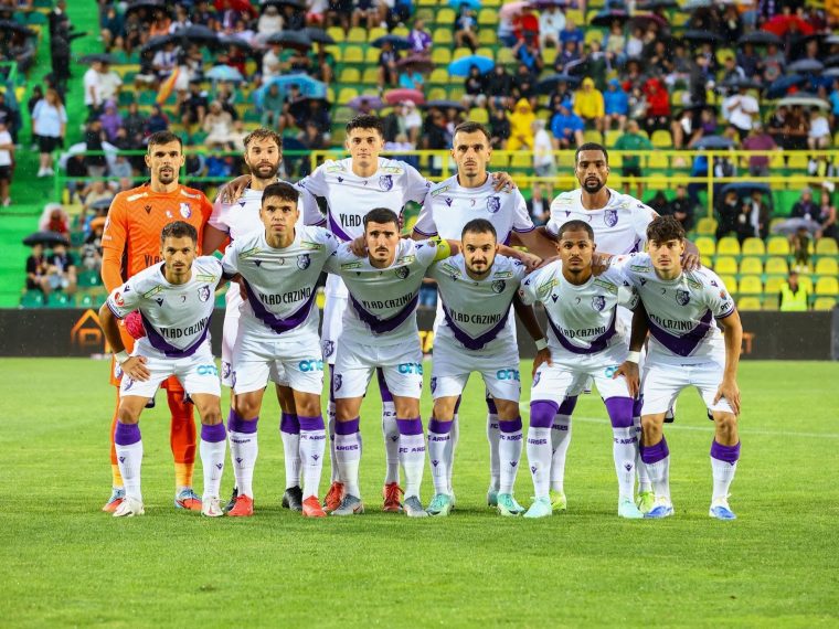 1ec6c989c418d3b3118095efbe0ebe03-4