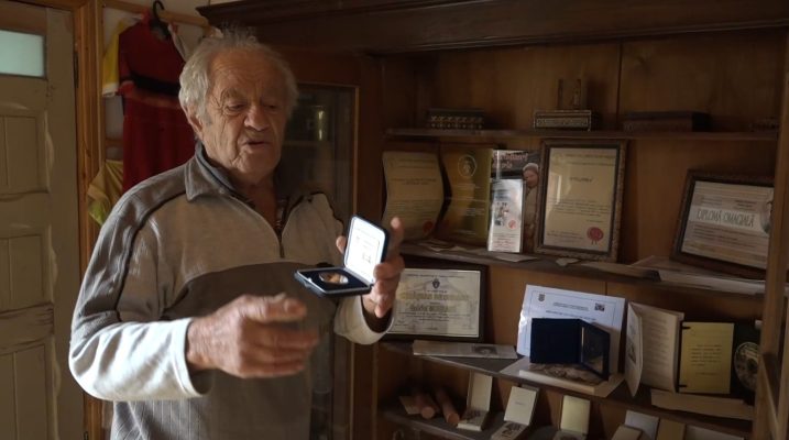 5c331fc03098c0b9bd8fc4dc03c88e87-3