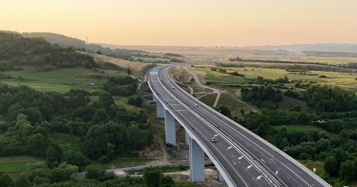 c3d320ec70a33d74a57405571faa3124-1