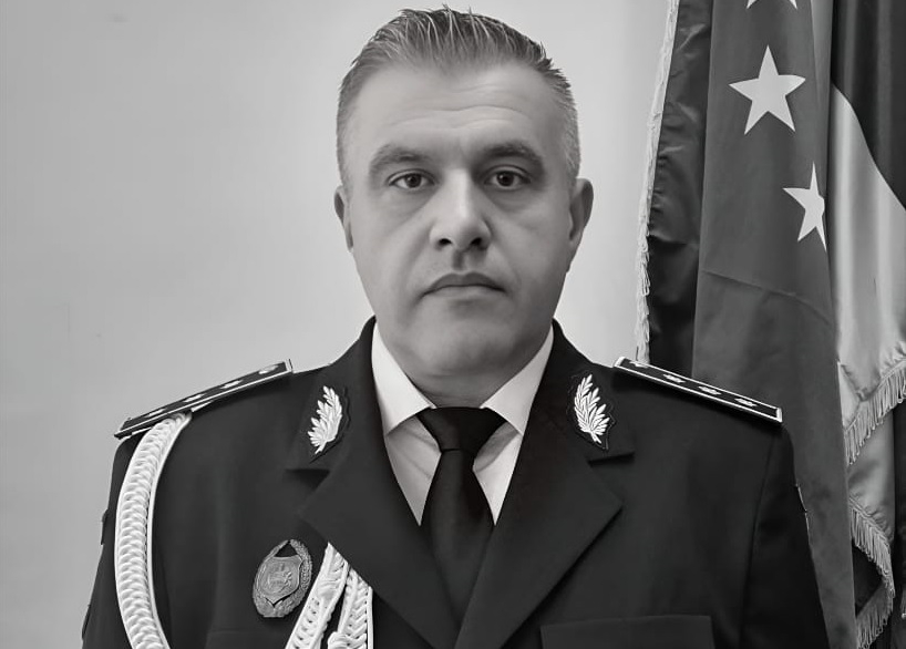 33e3486d2e9858f21ba635a88c03a235